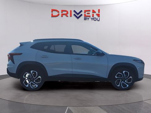 New 2026 Chevrolet Trax RS image 6