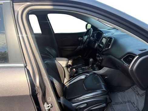 Used 2019 Jeep Cherokee Latitude Plus AWD/4WD image 12