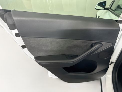 Used 2021 Tesla Model Y Long Range AWD/4WD image 26