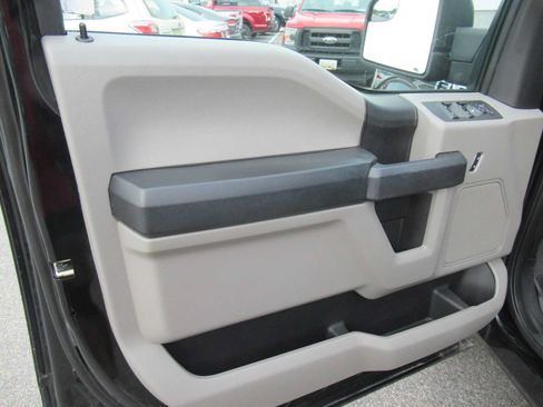 Used 2018 Ford F150 XL w/ Equipment Group 101A Mid AWD/4WD image 22
