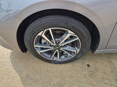 Used 2024 Kia Forte LXS w/ LXS Technology Package FWD image 24