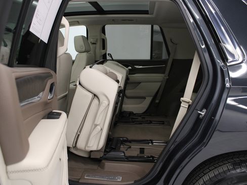 Used 2022 GMC Yukon Denali w/ Denali Premium Package image 48