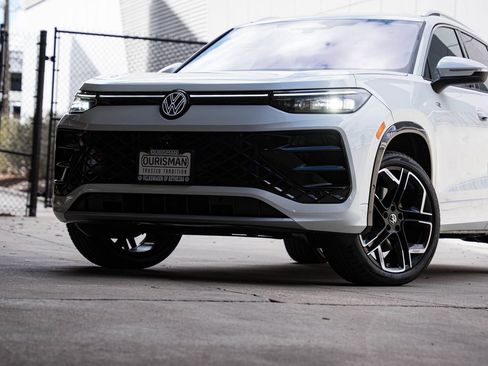 New 2026 Volkswagen Tiguan SEL R-Line image 2