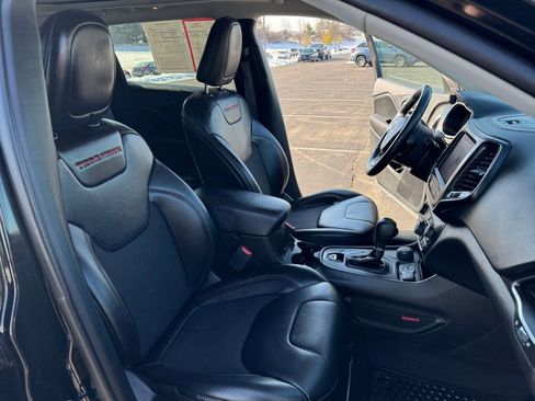 Used 2021 Jeep Cherokee Trailhawk w/ Sun, Sound & Nav Group image 18