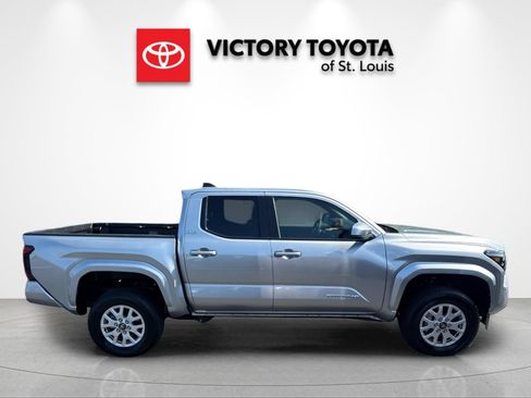 Used 2026 Toyota Tacoma SR5 AWD/4WD image 2