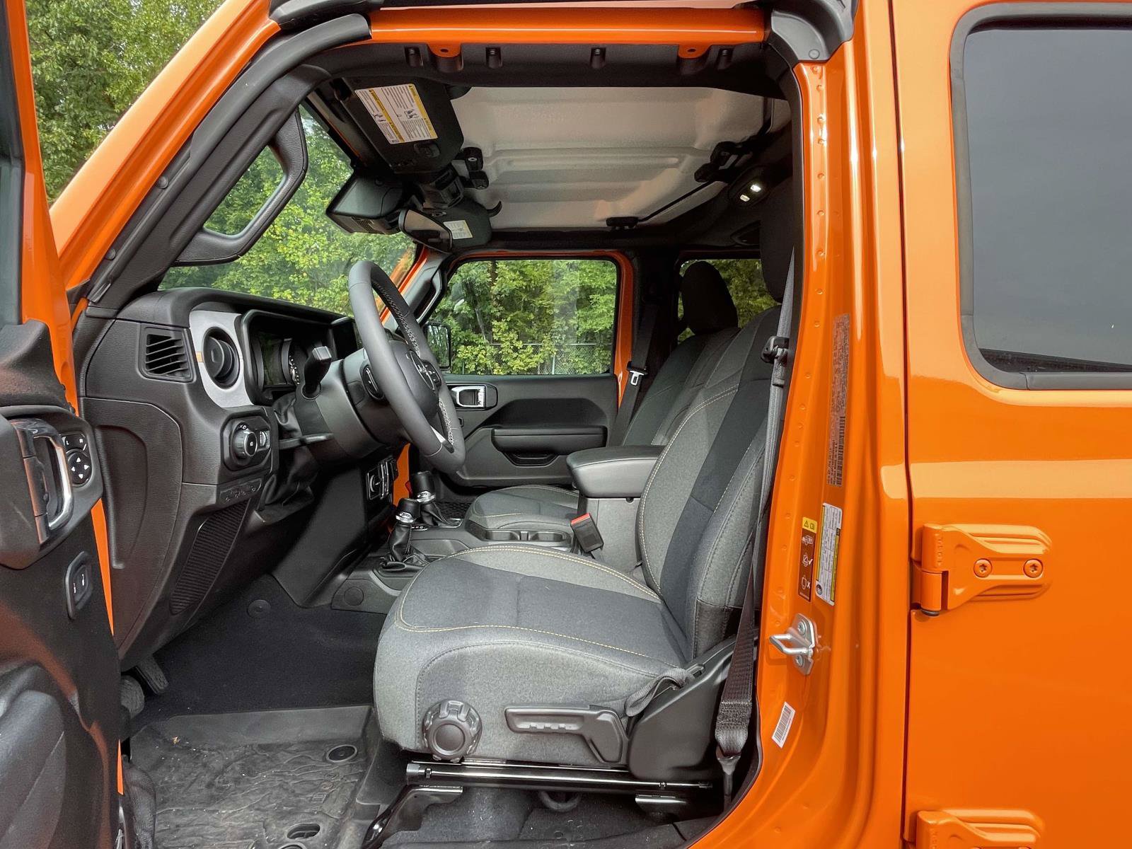 Used 2025 Jeep Wrangler Unlimited Sport AWD/4WD image 15