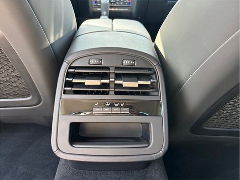 Used 2022 Maserati Quattroporte Trofeo RWD image 45