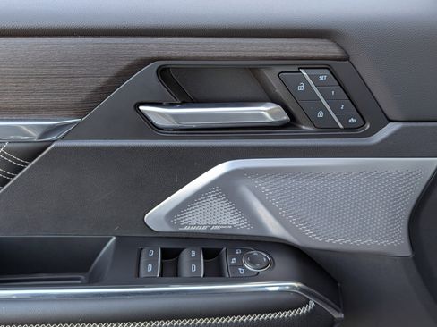 Used 2024 GMC Acadia Denali w/ Super Cruise Package image 16