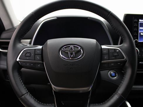 Used 2021 Toyota Highlander XLE image 35
