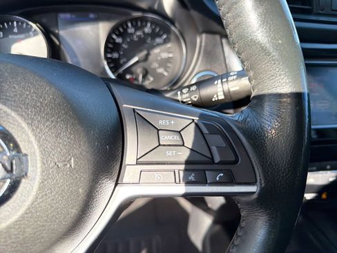 Used 2018 Nissan Rogue SV image 31
