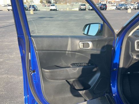 Certified 2023 Hyundai Venue SEL image 13