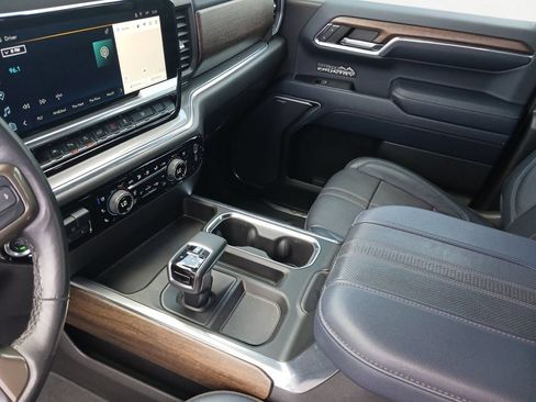 Used 2023 Chevrolet Silverado 1500 High Country w/ High Country Premium Package AWD/4WD image 11