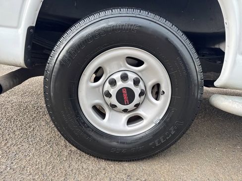 Used 2023 GMC Savana 2500 w/ Driver Convenience Package image 10