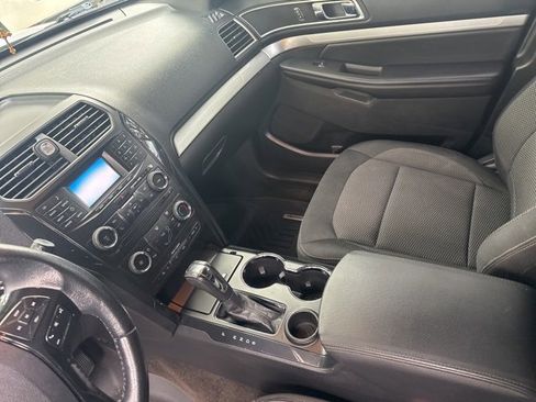 Used 2017 Ford Explorer XLT image 16