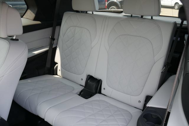 Used 2024 BMW X7 xDrive40i w/ Executive Package AWD/4WD image 28