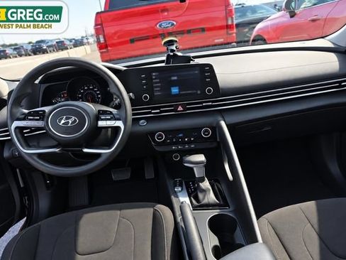 Used 2022 Hyundai Elantra SEL w/ Preferred Accessory Package FWD image 13