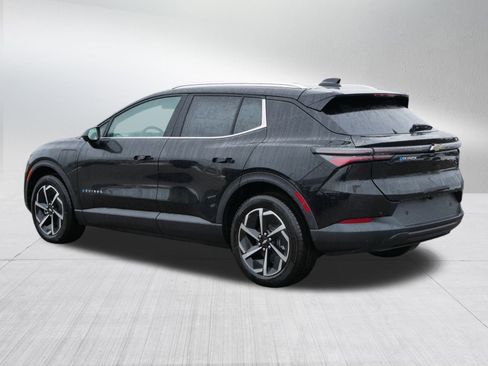 New 2026 Chevrolet Equinox EV LT image 2