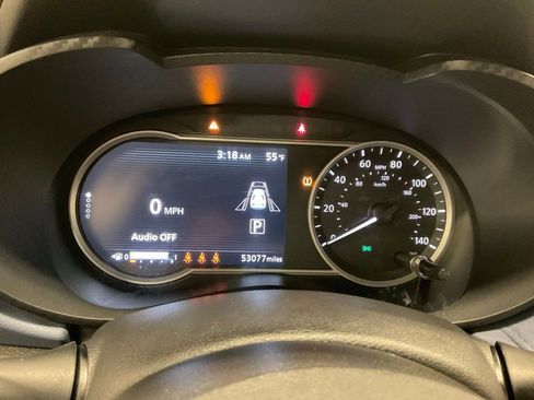 Used 2023 Nissan Versa SV image 2