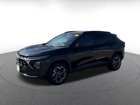 Used 2025 Chevrolet Trax LT image 7