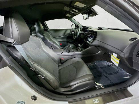 Used 2024 Nissan Z Performance w/ Floor Mat Package image 11