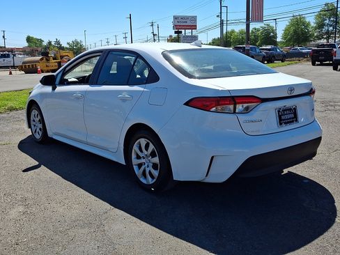 Used 2025 Toyota Corolla LE FWD image 4