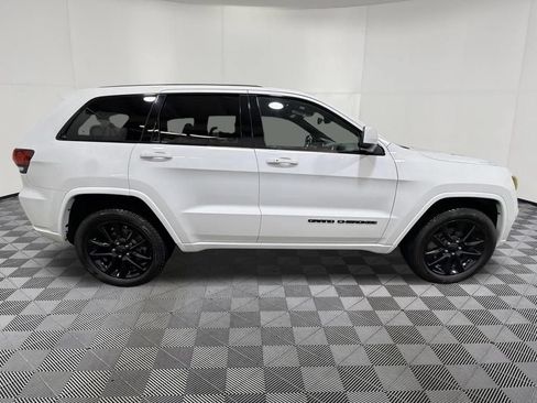 Used 2018 Jeep Grand Cherokee Altitude AWD/4WD image 7