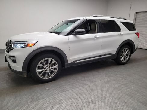 Used 2021 Ford Explorer Limited w/ Equipment Group 301A AWD/4WD image 2