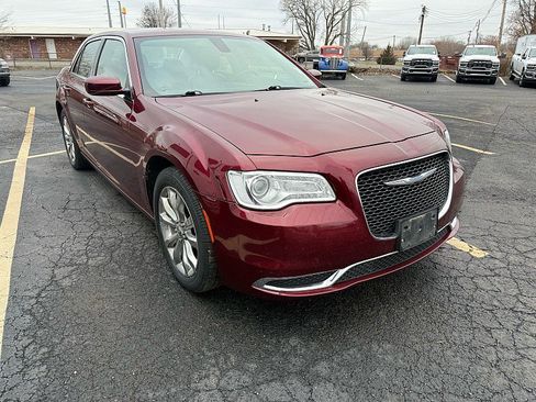 Used 2017 Chrysler 300 Limited image 1