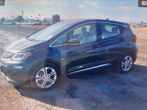 Used 2018 Chevrolet Bolt LT image 2