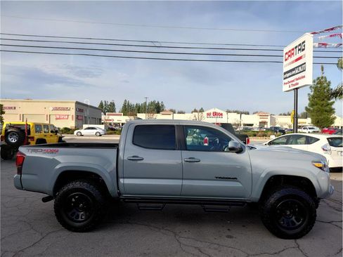 Used 2019 Toyota Tacoma TRD Sport image 3