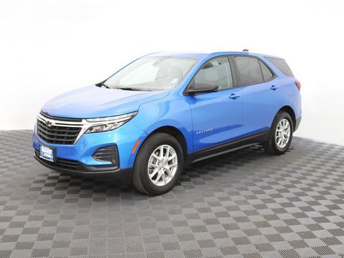 Used 2024 Chevrolet Equinox LS w/ LS Convenience Package AWD/4WD image 3