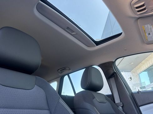 Used 2026 Chevrolet Trax LT w/ Sunroof Package FWD image 21