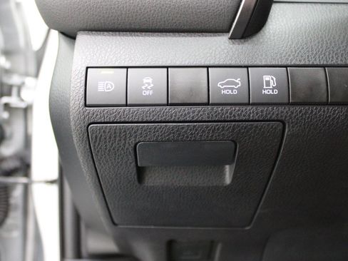 Used 2020 Toyota Camry XLE AWD/4WD image 17