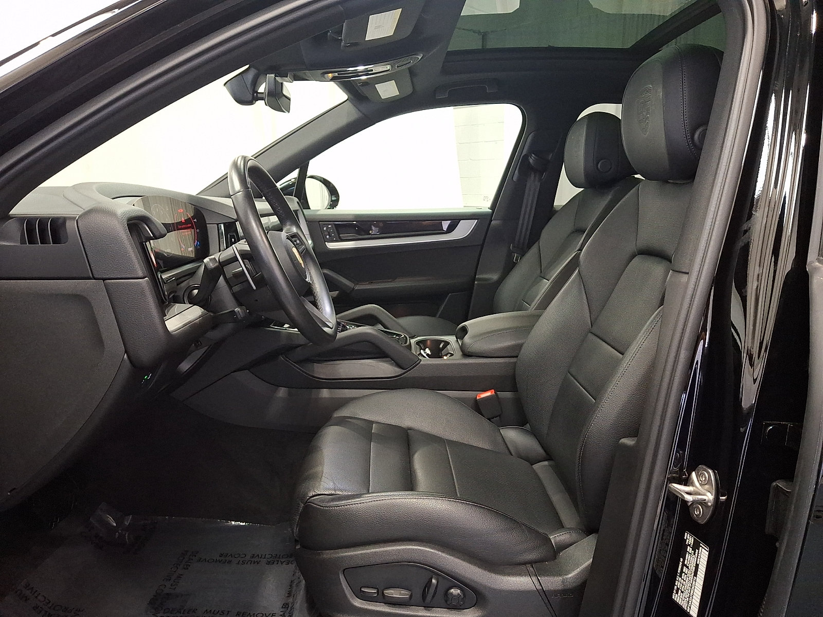 Used 2024 Porsche Cayenne AWD/4WD image 13