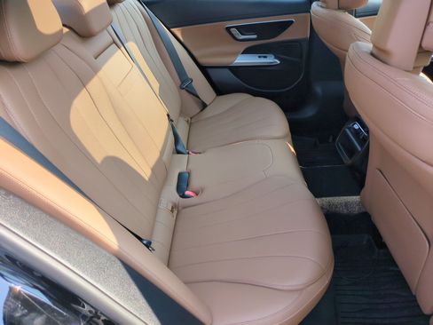 Used 2025 Mercedes-Benz E 450 4MATIC Sedan image 30