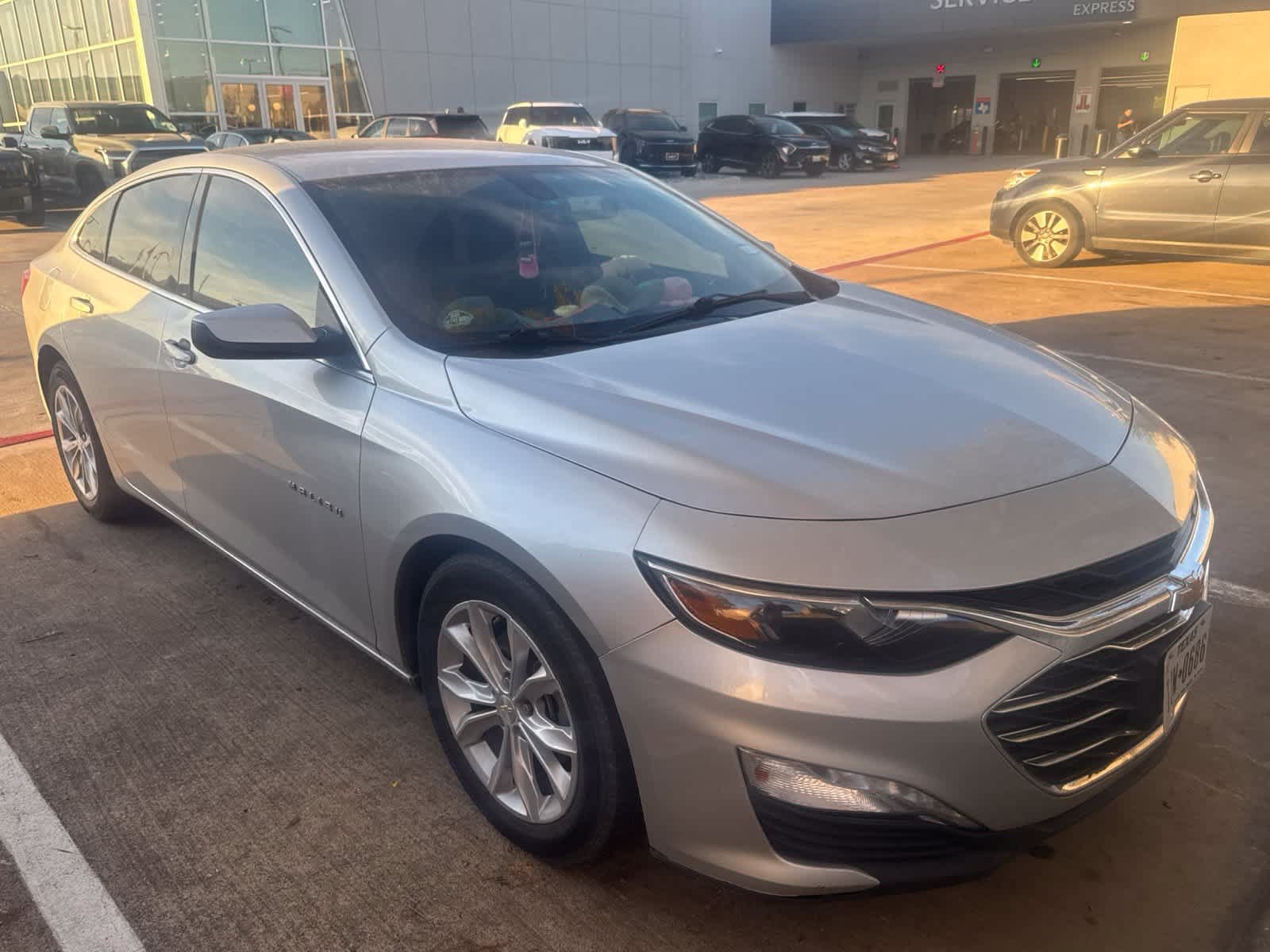 Used 2022 Chevrolet Malibu LT FWD image 2