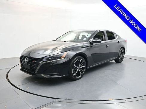 Used 2023 Nissan Altima 2.5 SR FWD image 3