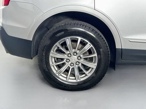 Used 2017 Cadillac XT5 Luxury w/ Driver Awareness Package FWD image 37