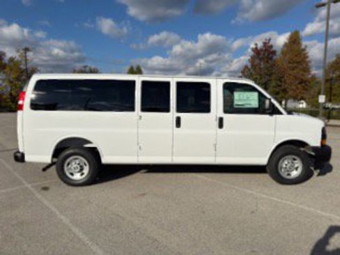 New 2025 Chevrolet Express 3500 LS image 8