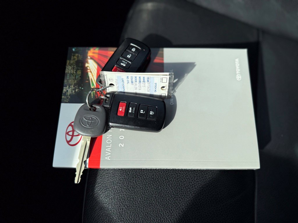 Used 2015 Toyota Avalon XLE Touring FWD image 40