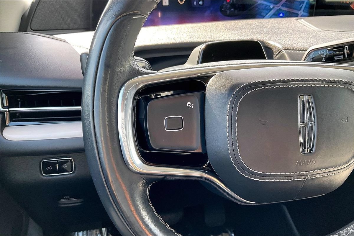 Used 2025 Lincoln Navigator Reserve AWD/4WD image 33
