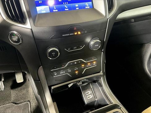 Used 2020 Ford Edge SE w/ Cargo Accessory Package image 24