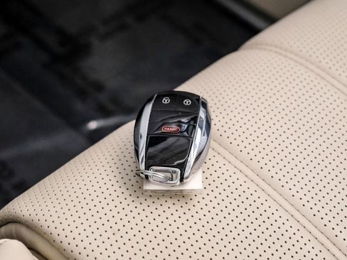 Used 2019 Bentley Bentayga AWD/4WD image 65