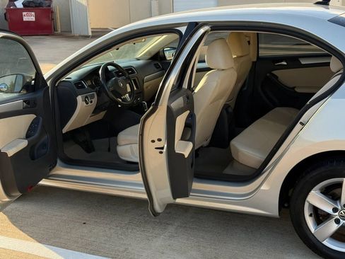 Used 2012 Volkswagen Jetta TDI FWD image 9