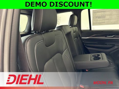 New 2025 Jeep Grand Cherokee Limited w/ Luxury Tech Group II image 12