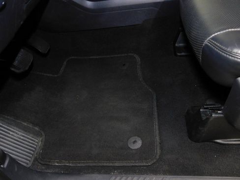 Used 2024 Ford Expedition XLT image 30