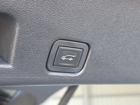 Used 2025 Chevrolet Traverse Z71 w/ Driver Confidence Package AWD/4WD image 13