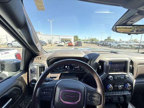 Used 2022 GMC Sierra 3500 Denali w/ Denali Ultimate Package AWD/4WD image 17
