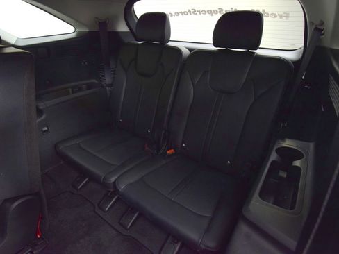 Used 2024 Kia Sorento S image 16