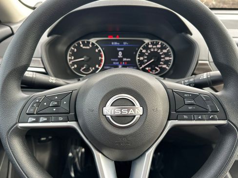 Used 2025 Nissan Altima 2.5 SV FWD image 24